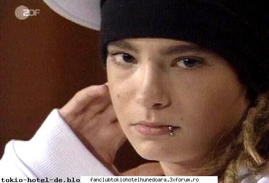 mi-ar placea sa-l vad pe nici o haina pe el..... :nebun: .....cred ca as fi ramas :uimit: ...dar in