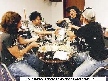 multzi ani gemenilor kaulitz!! happy avetzi mult succes fitzi iubitzi putezi randu vostru 1.09.2007
