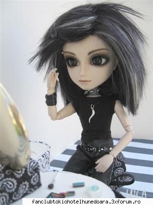 asa arata papusa bill =)  :rotfl: ...cam urata... :nod:  =) papusa bill!